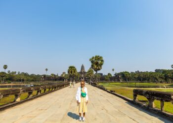 Woman in front of the angkor wat siem reap cambodiaSiem Reap Travel Packages